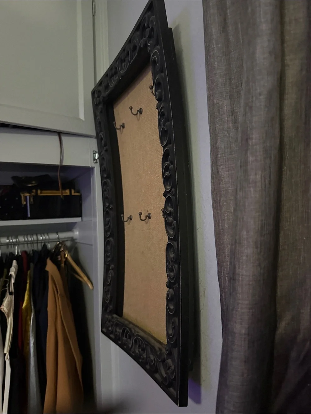 Decorative Black Wall Key Organizer with Burlap Backing
